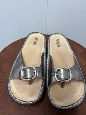 Alegria Pewter Metallice Leather Thong Sandals Women's Size 40